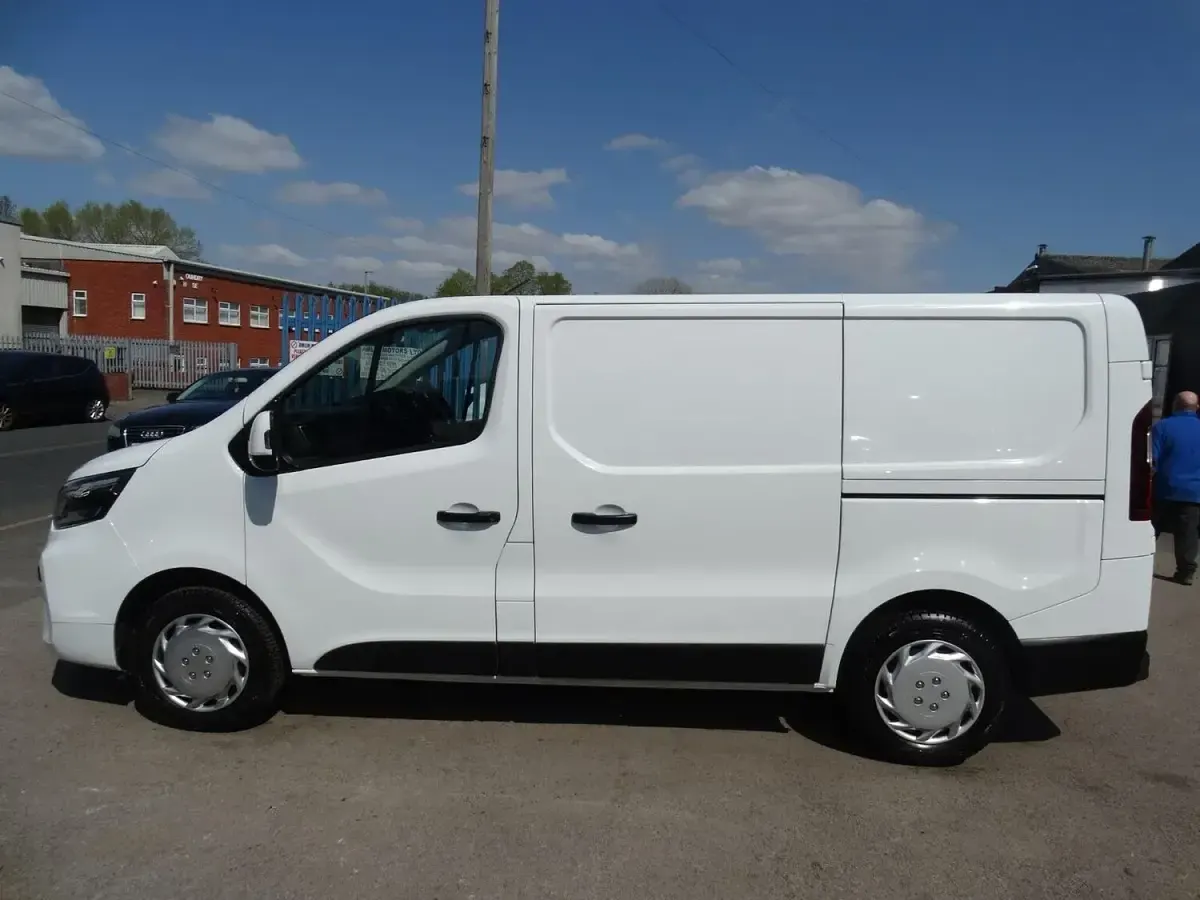 Used Nissan Primastar Acenta 2023 White MPV