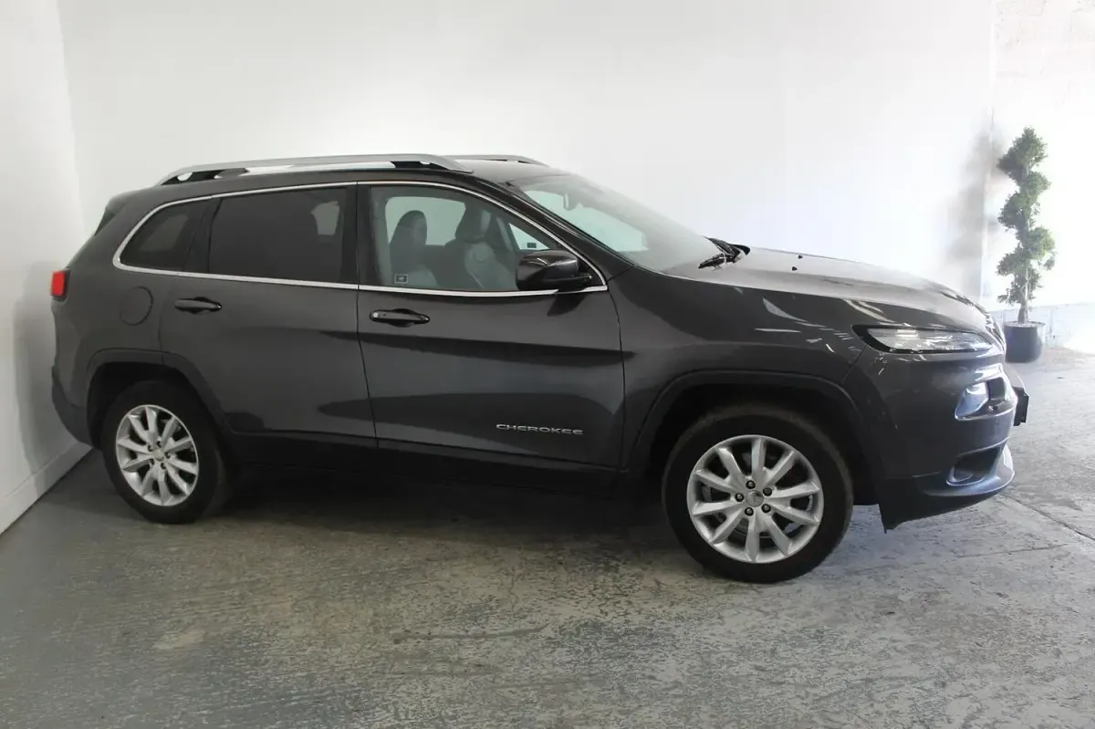 Used Jeep Cherokee Limited 170 HP (125 kW) 2015 Grey SUV