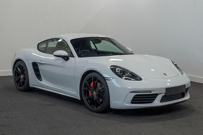 Used Porsche 718 Cayman 350 HP (257 kW) 2019 White Coupe