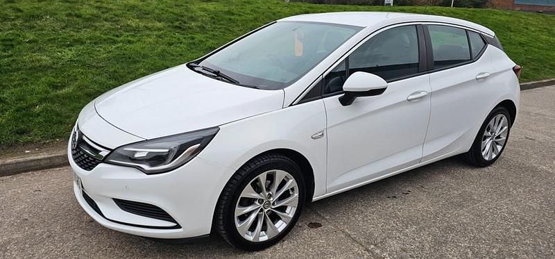 Used Vauxhall Astra Design Edition 2016 White Hatchback
