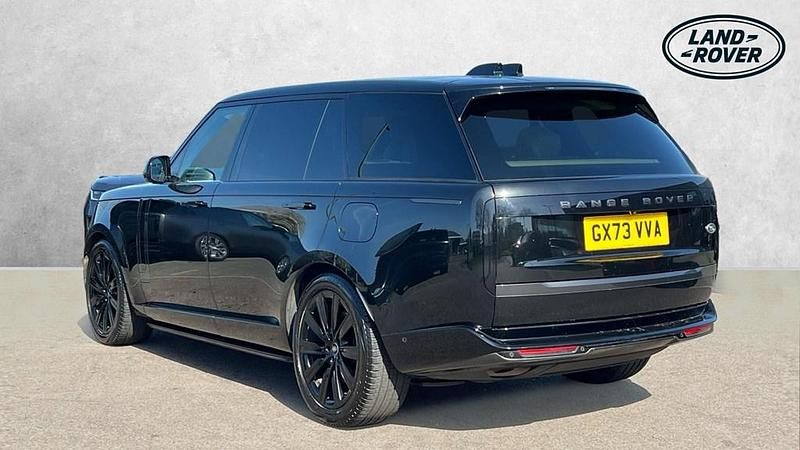Begagnad Land Rover Range Rover First Edition 440 HK (323 kW) 2023 Svart SUV