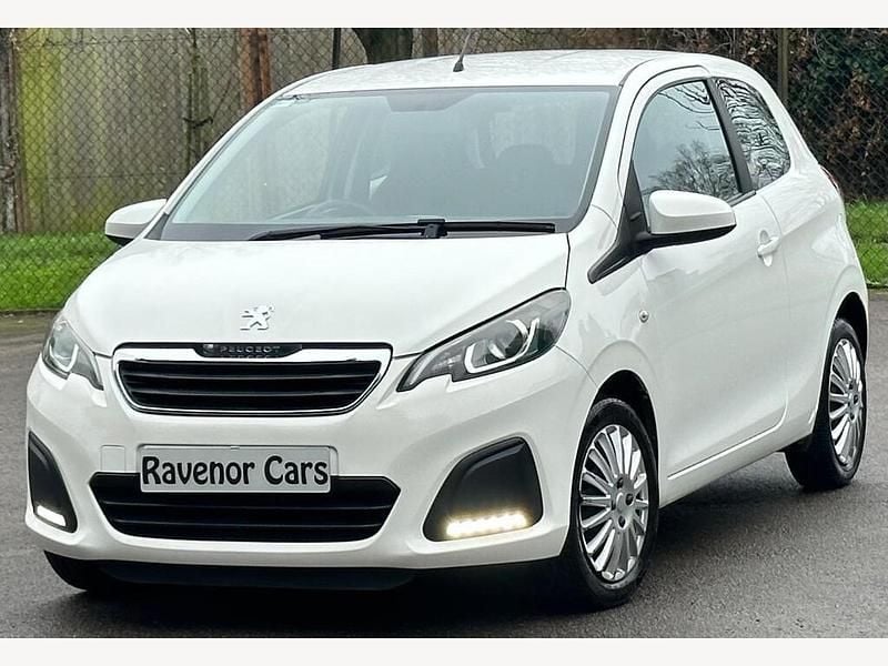 Used Peugeot 108 Active 68 HP (50 kW) 2015 White Hatchback