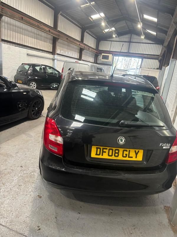 Used Skoda Fabia 80 HP (58 kW) 2008 Black Estate