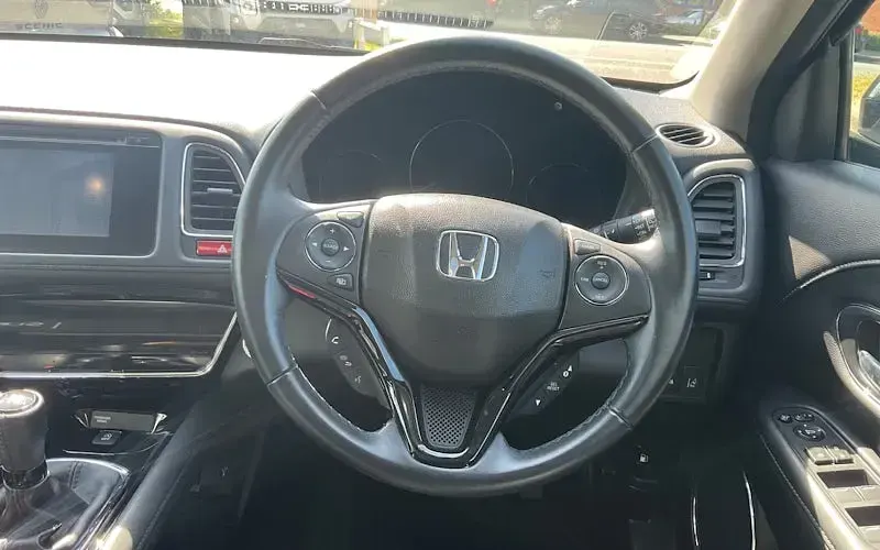 Used Honda HR-V Hybrid 131 HP (96 kW) 2016 Black SUV