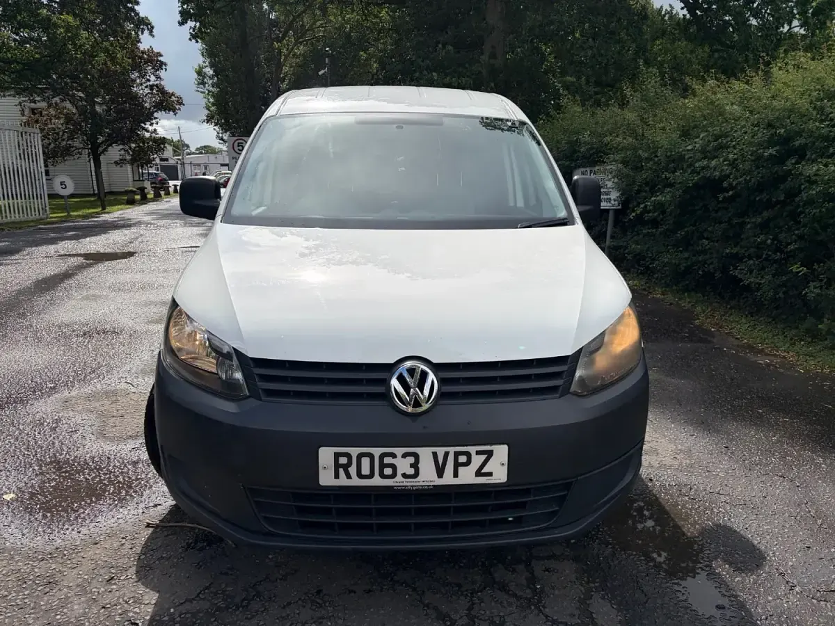 Used VW Caddy Maxi Startline 102 HP (75 kW) 2013 White MPV