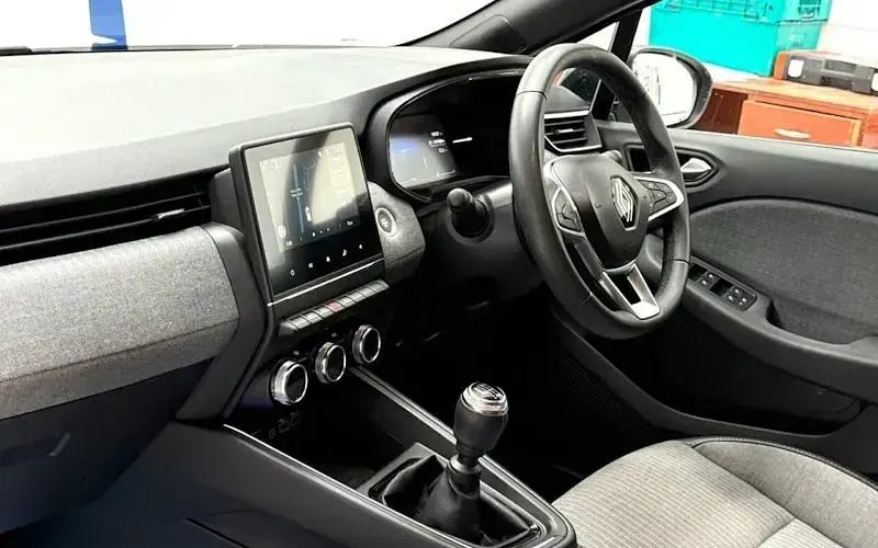 Used Renault Clio Techno 90 HP (66 kW) 2024 Grey Hatchback