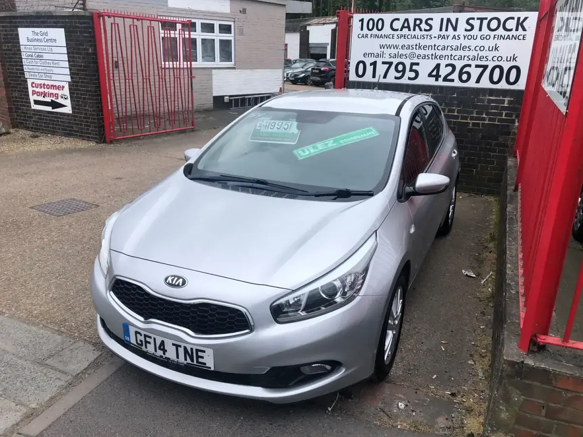 Begagnad Kia Ceed 98 HK (72 kW) 2014 Silver Halvkombi