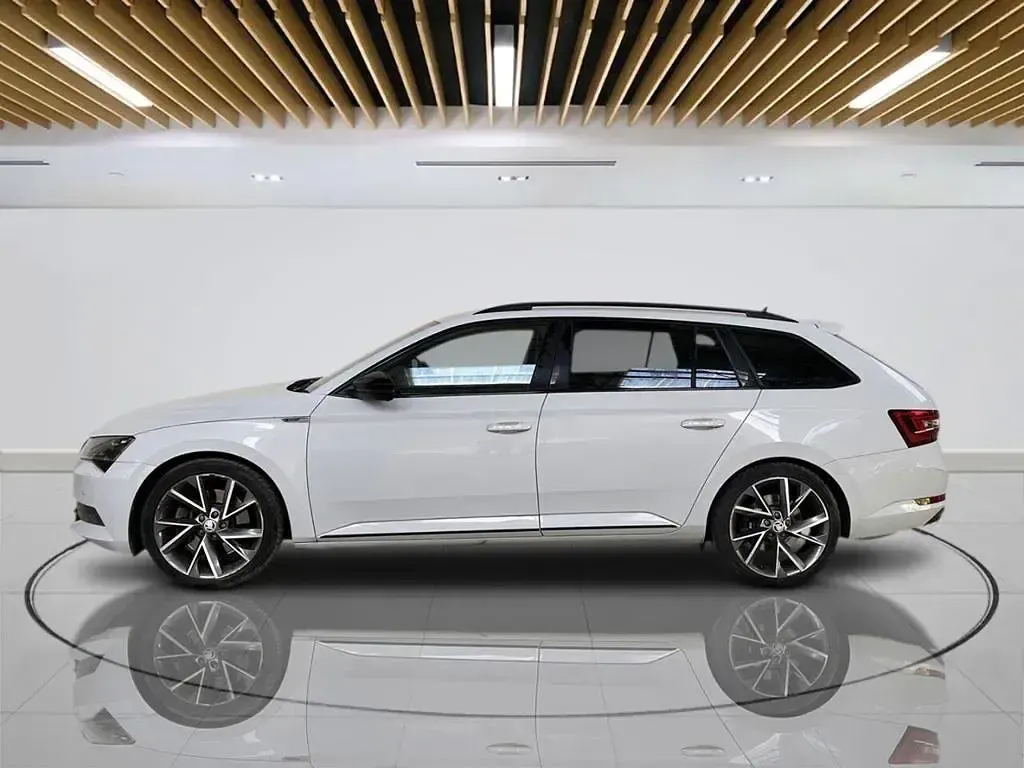 Used Skoda Superb SportLine 272 HP (200 kW) 2018 White Estate