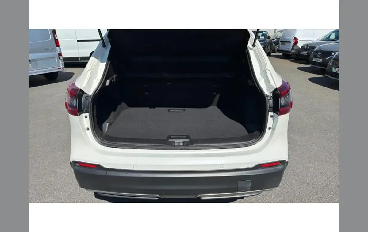 Used Nissan Qashqai N-Connecta 160 HP (117 kW) 2020 White SUV