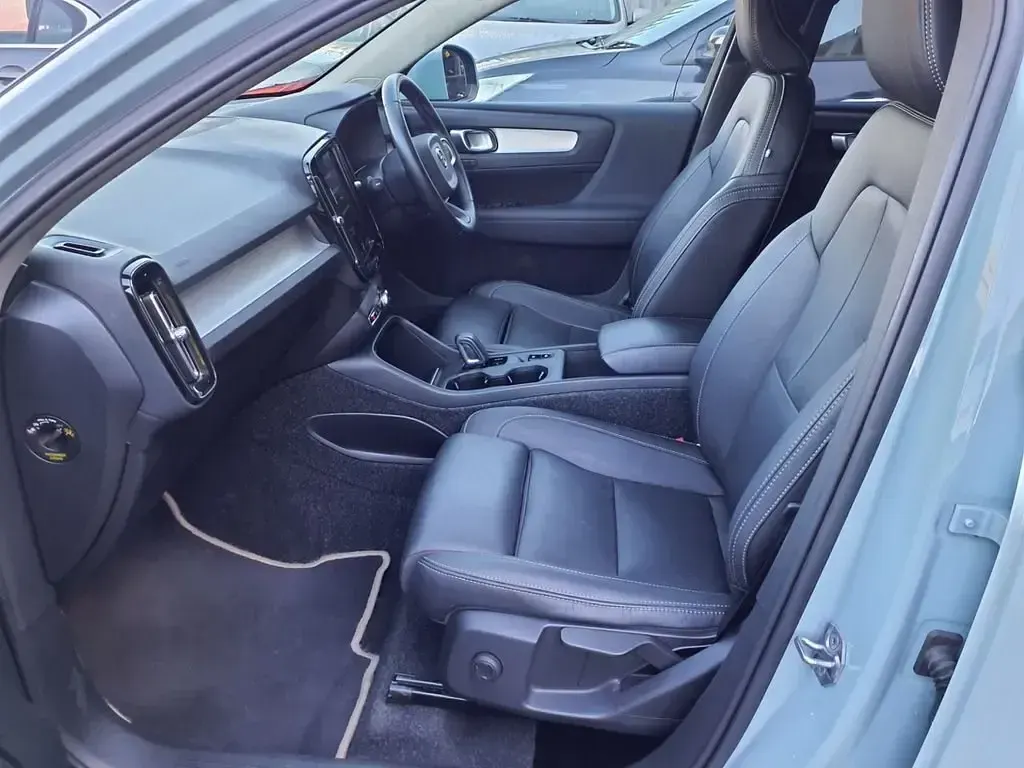 Second-hand Volvo XC40 Momentum 150 CP (110 kW) 2018 Albastru SUV