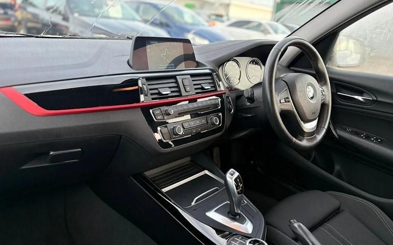 Used BMW 118 Sport Line 136 HP (100 kW) 2017 White Hatchback