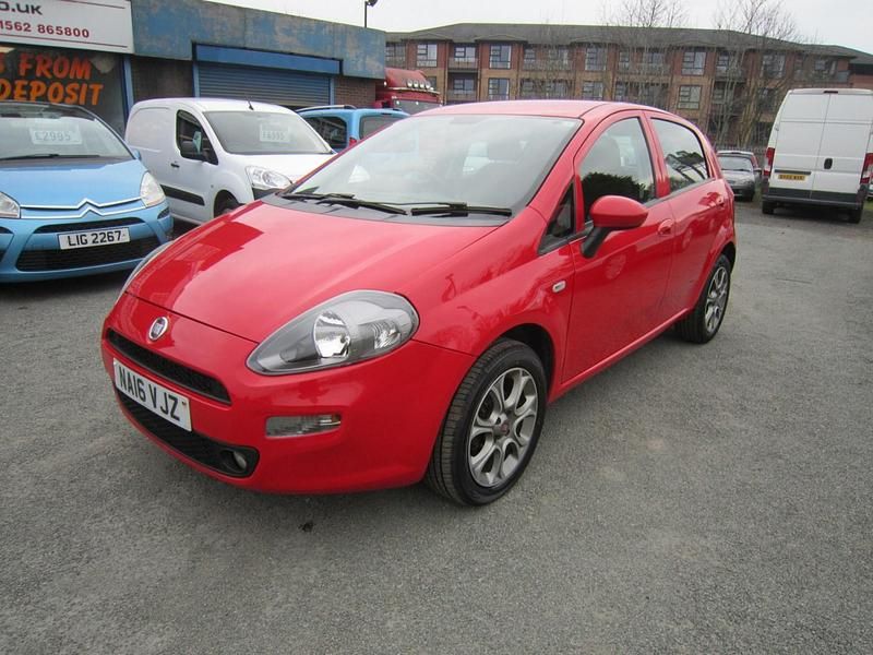 Used Fiat Punto Easy Plus 69 HP (50 kW) 2016 Red Hatchback