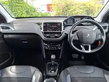 Used Peugeot 2008 Allure 120 HP (88 kW) 2019 Grey SUV