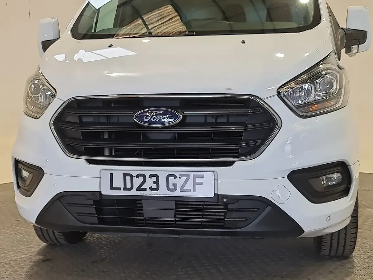 Used Ford Transit Custom Limited 130 HP (95 kW) 2023 White Van
