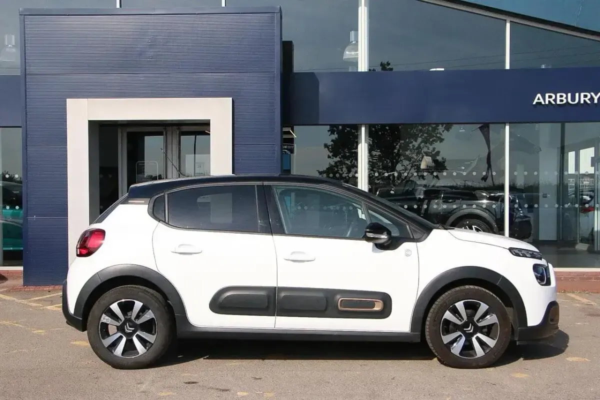 Used Citroën C3 PureTech 82 HP (60 kW) 2023 White Hatchback