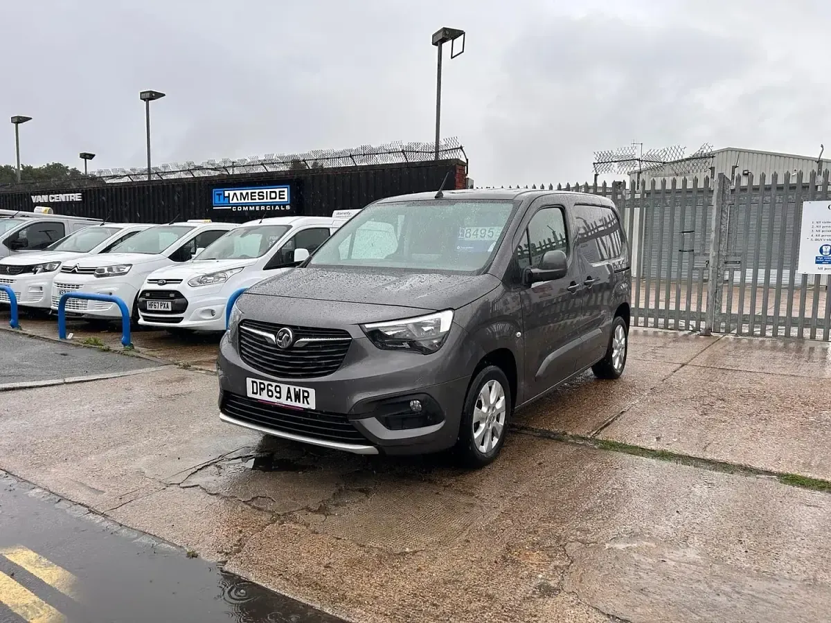 Used Vauxhall Combo Edition 100 HP (73 kW) 2020 Grey MPV