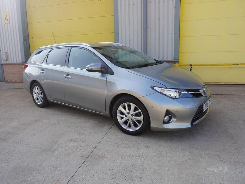 Grey Used 2014 Toyota Auris Estate | £5,345 (Fair price) - Image 1/4
