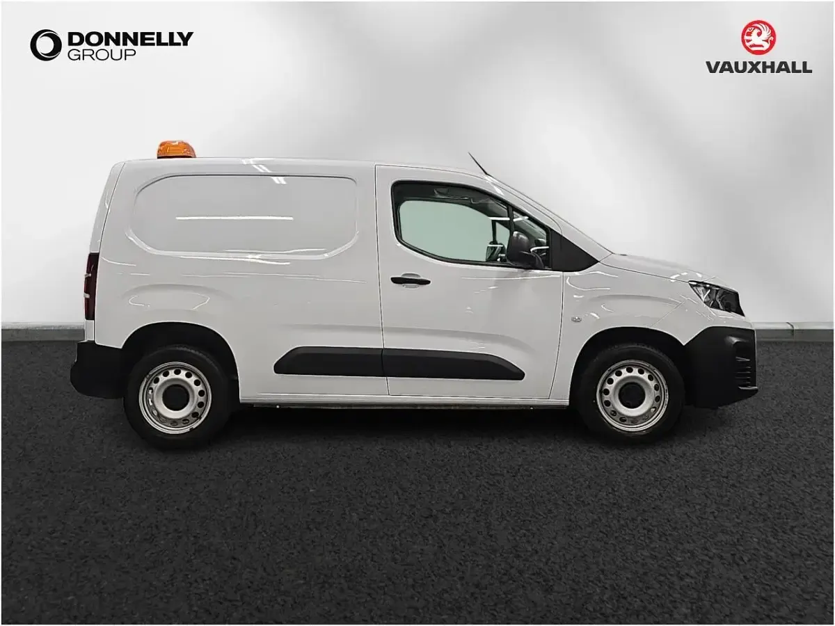 Used Peugeot Partner Premium 102 HP (75 kW) 2023 White MPV