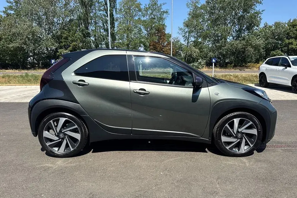 Used Toyota Aygo X 72 HP (52 kW) 2023 Green SUV