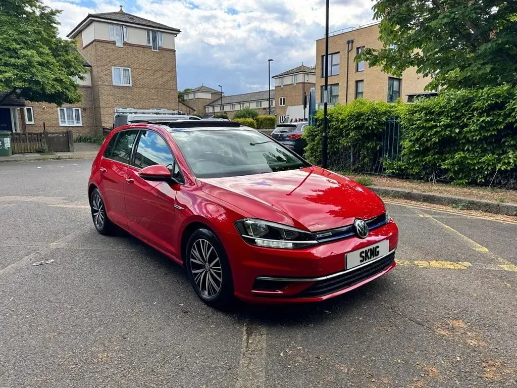 Used VW Golf VII SE 130 HP (95 kW) 2018 Red Hatchback