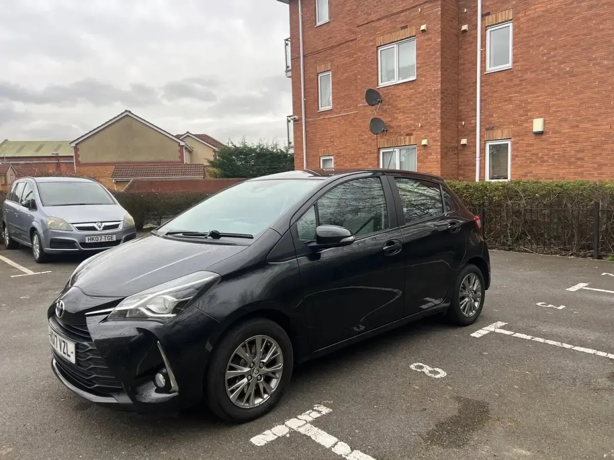 Usado Toyota Yaris 2017 Preto Citadino
