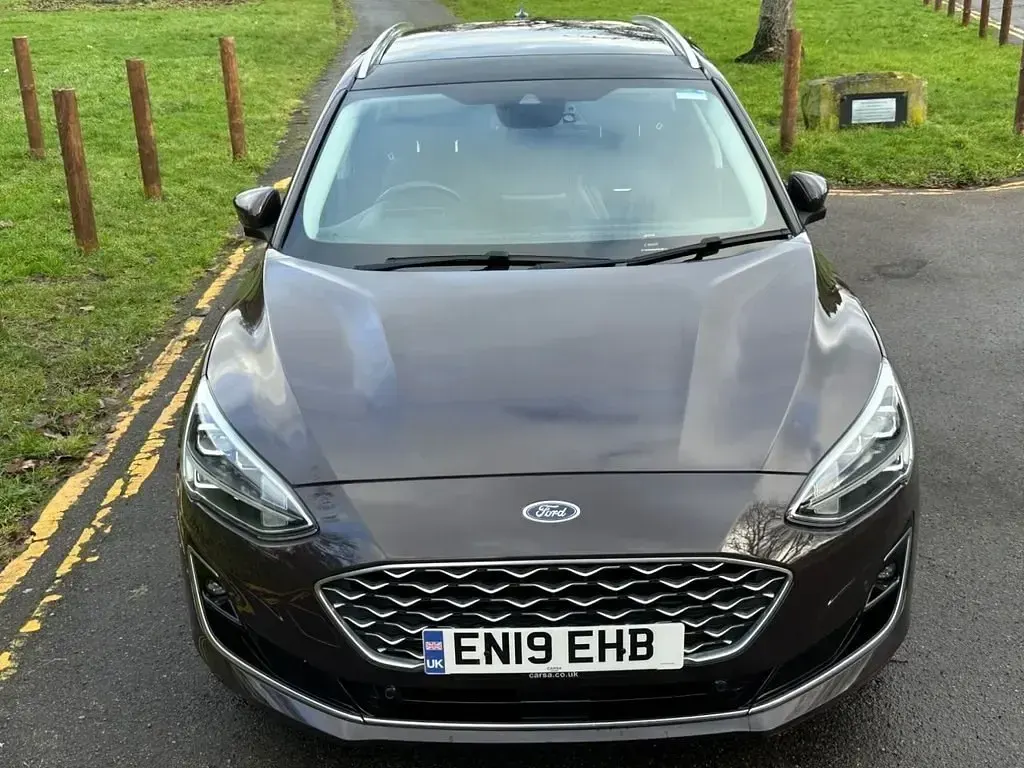 Usado Ford Focus Vignale 182 HP (133 kW) 2019 Roxo Carrinha