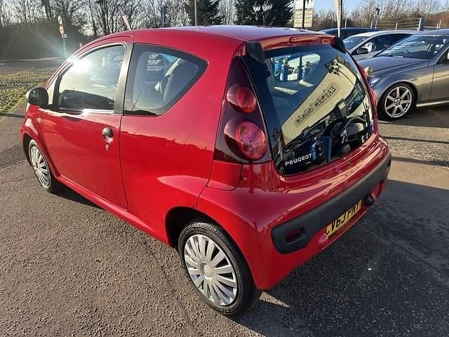 Begagnad Peugeot 107 Access 68 HK (50 kW) 2014 Röd Halvkombi
