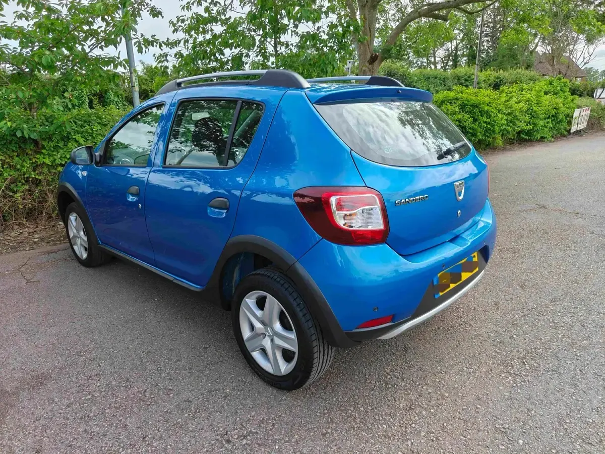 Used Dacia Sandero Lauréate 2015 Blue Hatchback