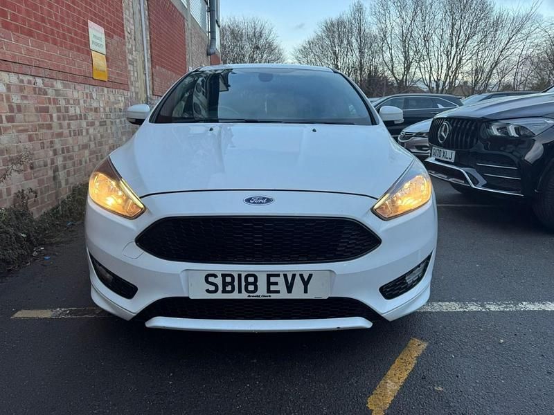 Used Ford Focus ST-Line X 140 HP (102 kW) 2018 White Hatchback