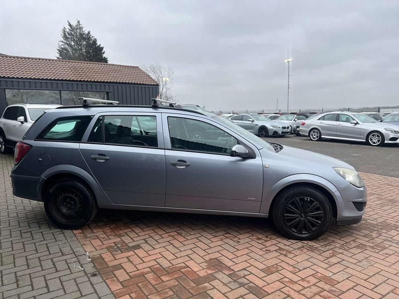 Used Vauxhall Astra 110 HP (80 kW) 2014 Grey Estate