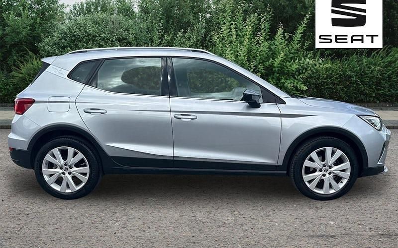 Usado Seat Arona Xperience 110 HP (80 kW) 2023 Prateado SUV