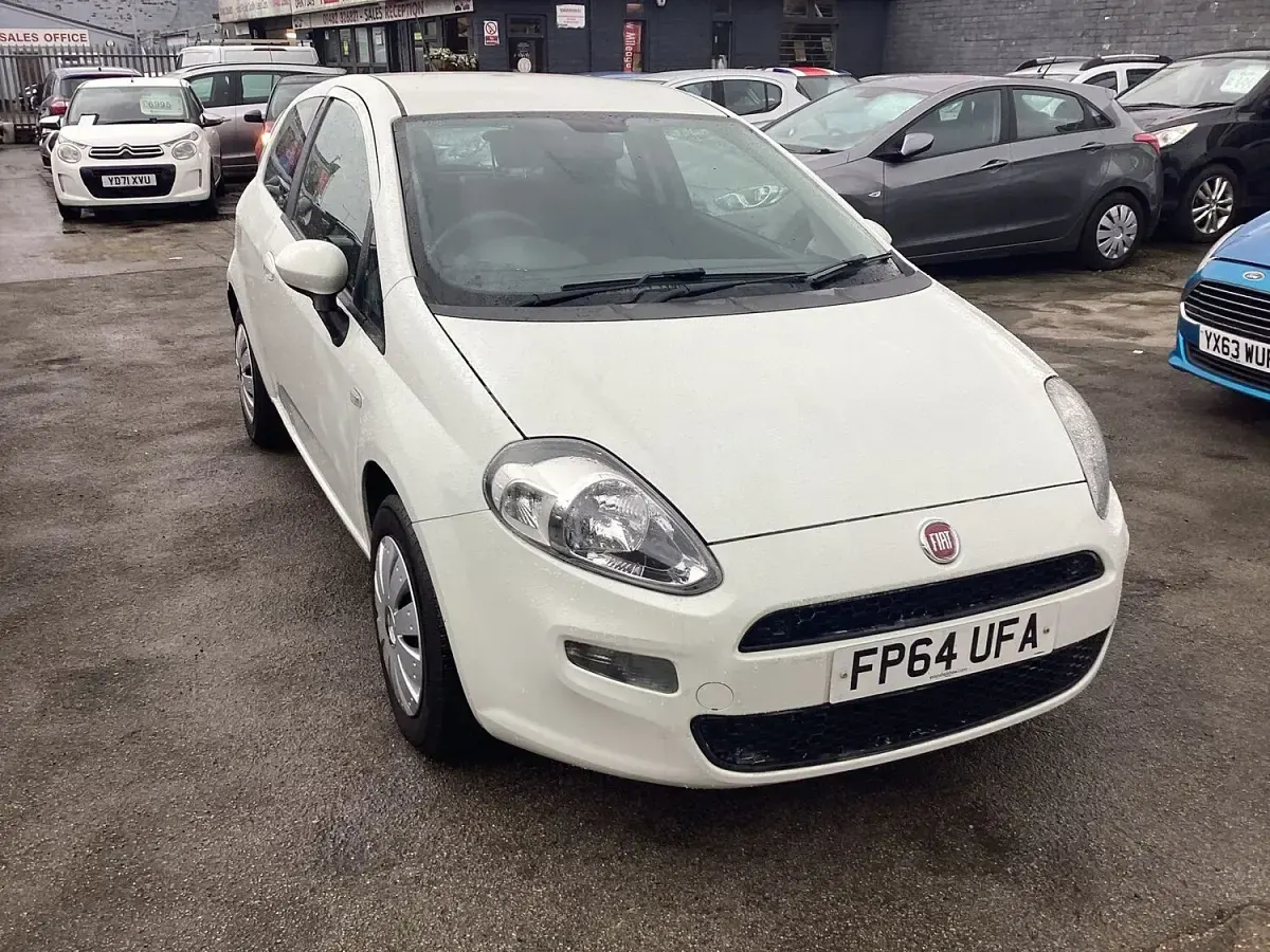 Używany Fiat Punto Pop 69 KM (50 kW) 2014 Biały Hatchback