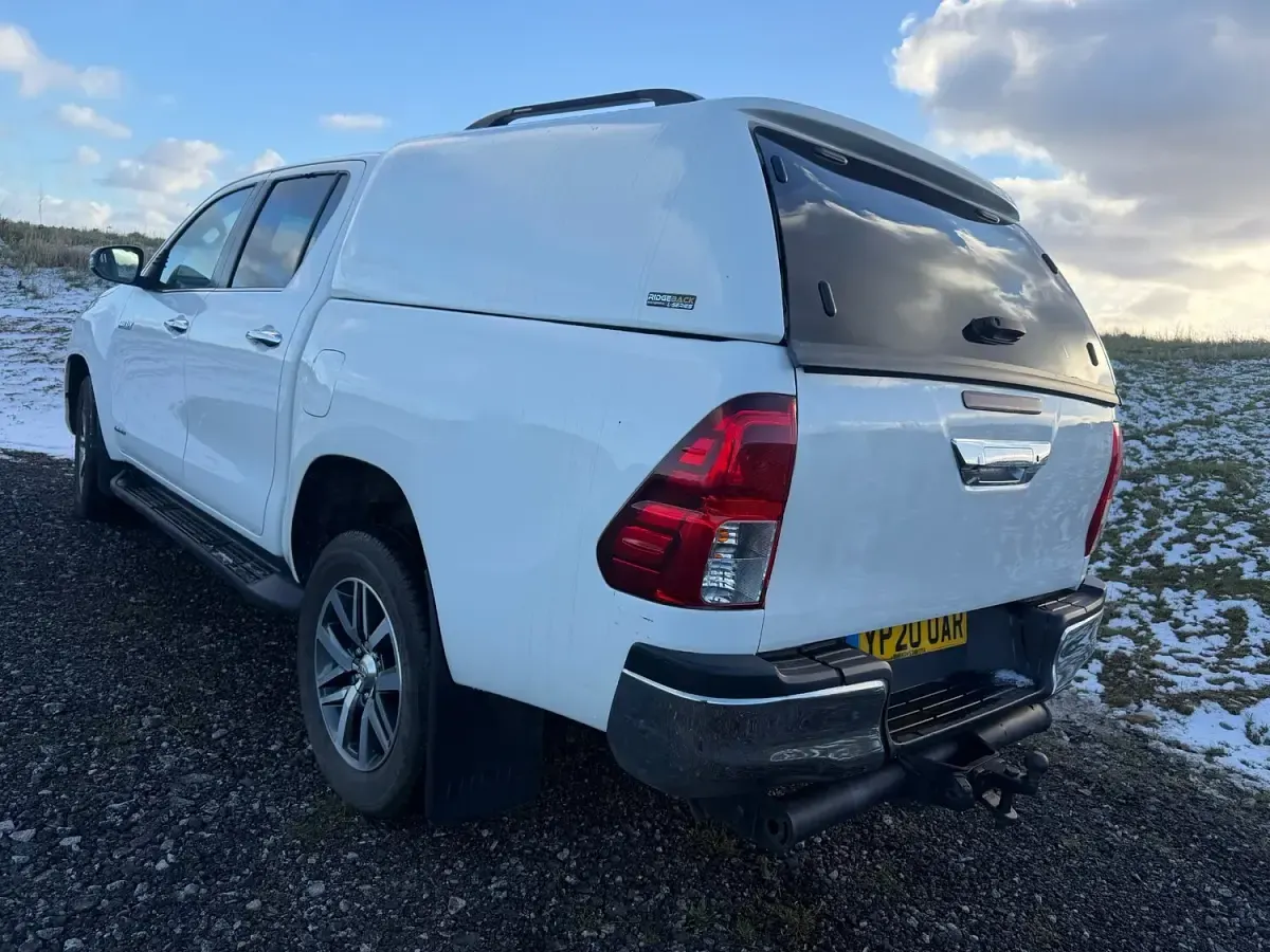 Used Toyota HiLux 150 HP (110 kW) 2020 White Pickup