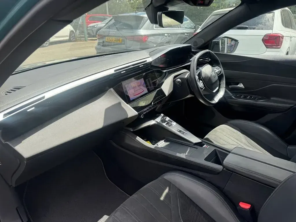Used Peugeot 308 GTi 130 HP (95 kW) 2023 Blue Estate
