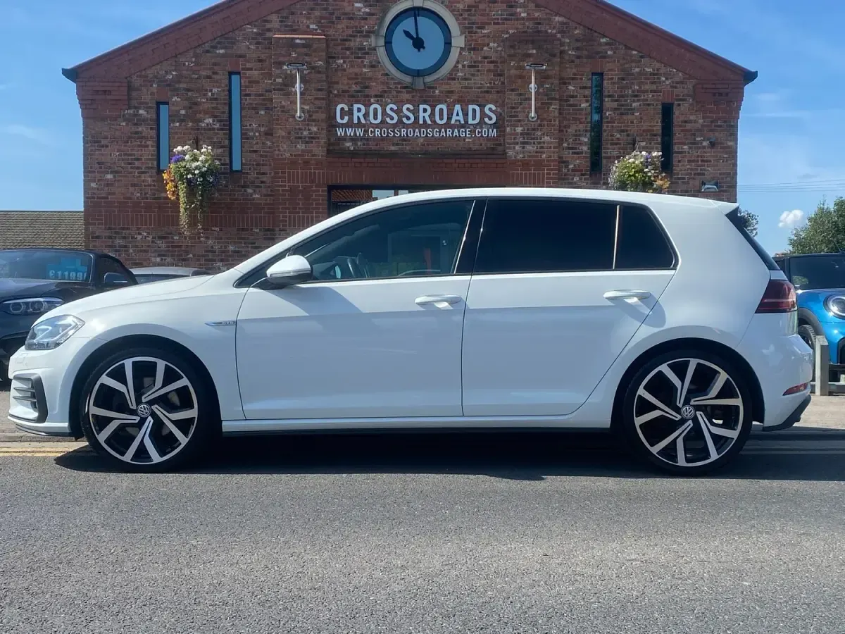 Used VW Golf VII GTD 184 HP (135 kW) 2019 Pure white Hatchback