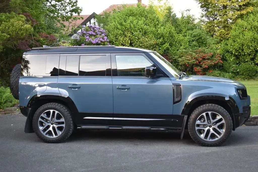 Used Land Rover Defender HSE Dynamic 300 HP (220 kW) 2021 Blue SUV