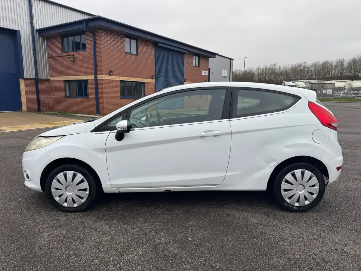 Usado Ford Fiesta Zetec 2010 Branco Citadino