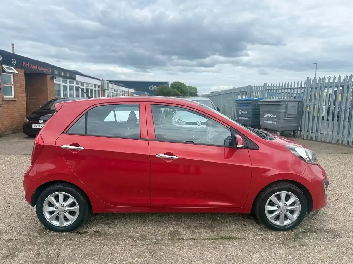 Used Kia Picanto 84 HP (61 kW) 2012 Red Hatchback
