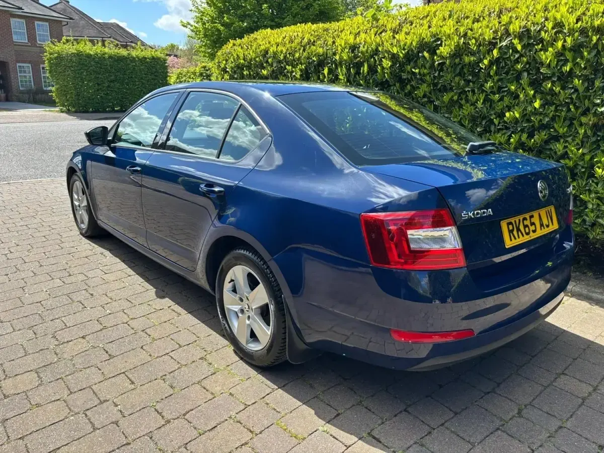 Usado Skoda Octavia SE 2015 Azul Utilitario