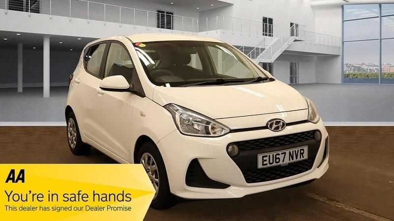 White Used 2017 Hyundai i10 SE Hatchback | £8,995 (Fair price) - Image 1/3