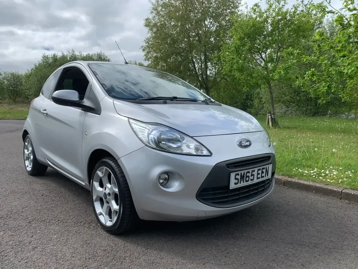 Begagnad Ford Ka Zetec 69 HK (50 kW) 2015 Silver Halvkombi
