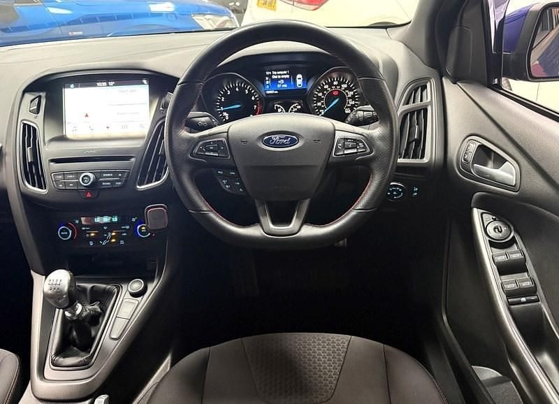 Used Ford Focus ST-Line X 140 HP (102 kW) 2018 Blue Hatchback