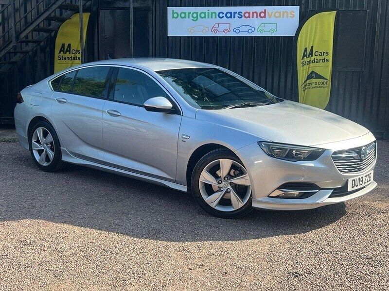 Silver Used 2019 Vauxhall Insignia SRi Hatchback | £10,000 (Fair price) - Image 1/2