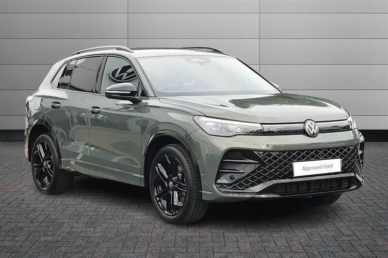 Cipressino green New 2025 VW Tiguan R-line SUV | £38,495 (Fair price) - Image 1/4
