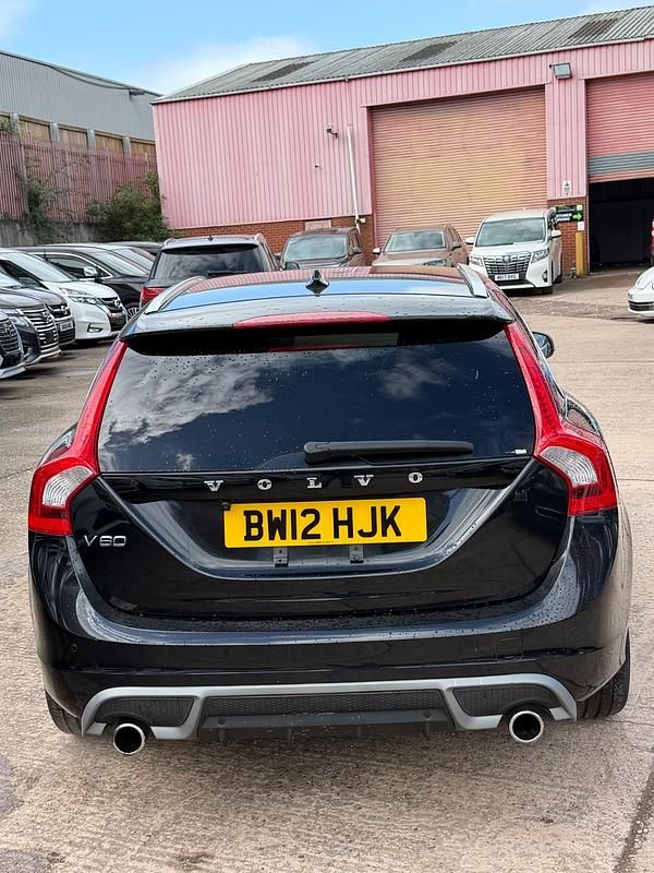 Usado Volvo V60 R-Design 2012 Preto Carrinha
