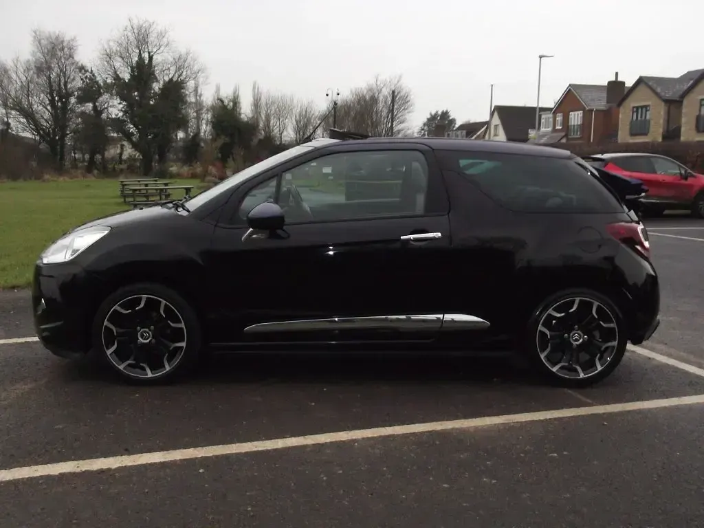 Begagnad Citroën DS3 Cabriolet 2014 Svart Cab