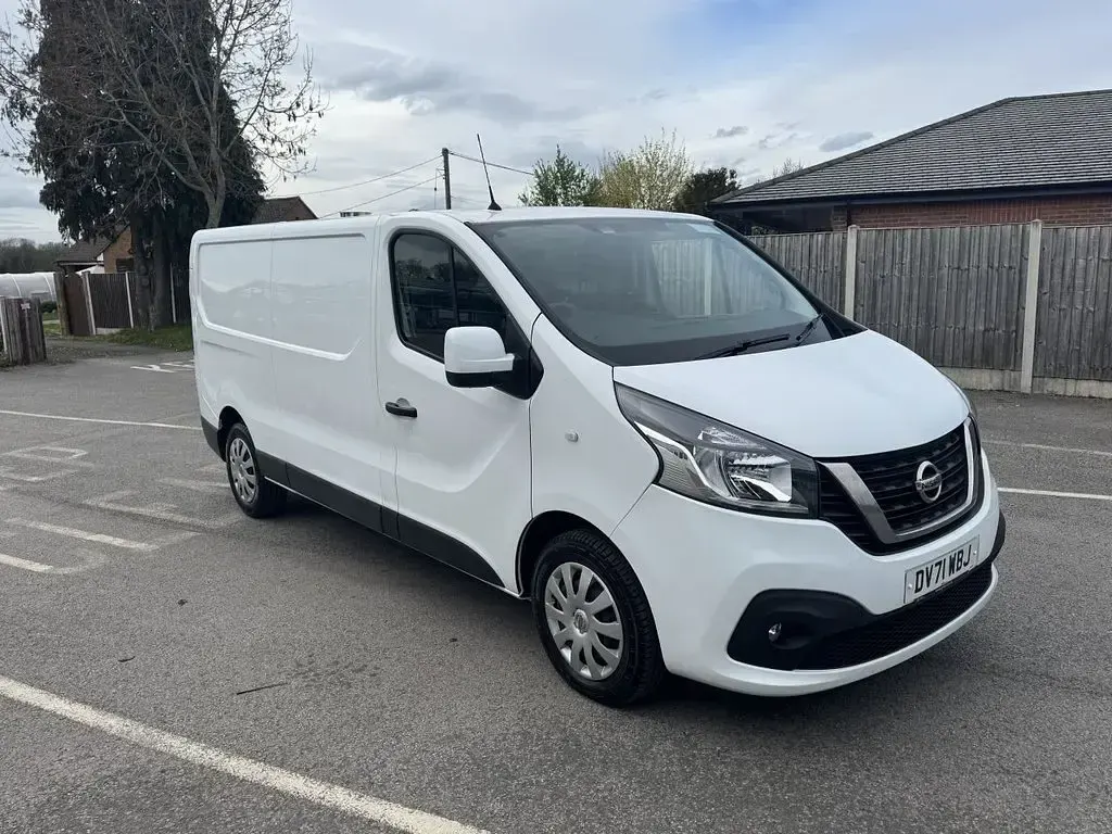 Used Nissan NV300 Acenta 120 HP (88 kW) 2021 White Van