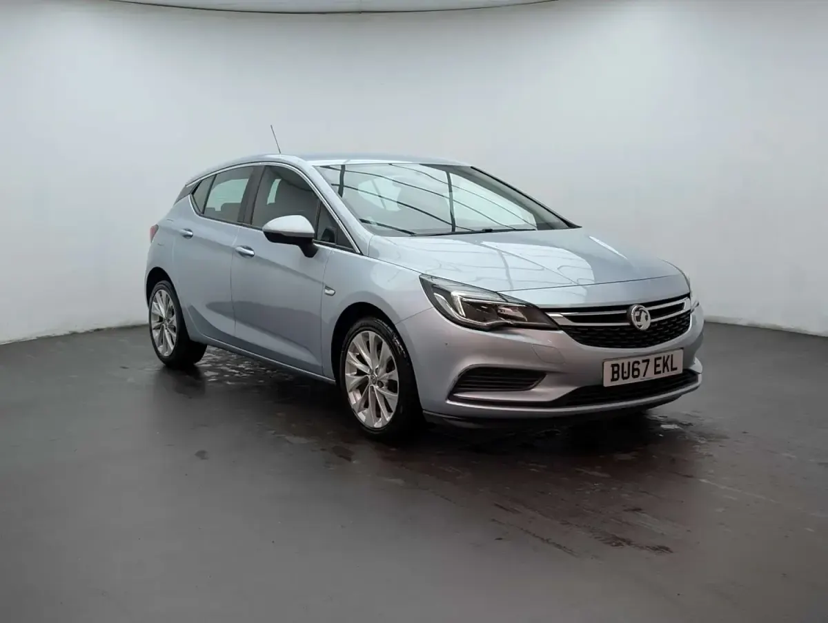 Second-hand Vauxhall Astra Design Edition 125 CP (91 kW) 2017 Argintiu Hatchback