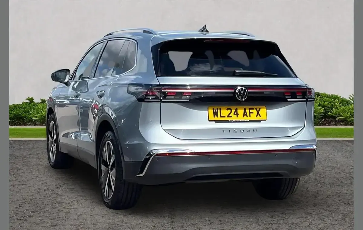 Used VW Tiguan Elegance 150 HP (110 kW) 2024 Silver SUV