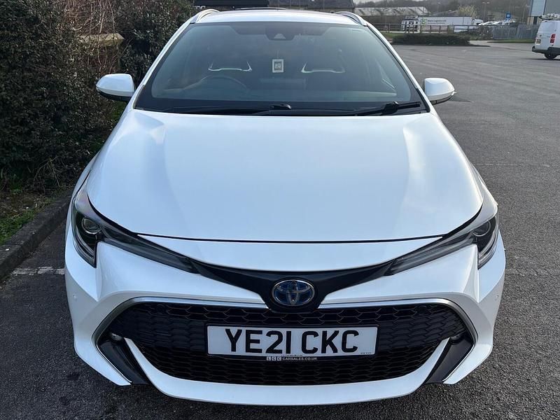 Used Toyota Corolla 122 HP (89 kW) 2021 White Estate